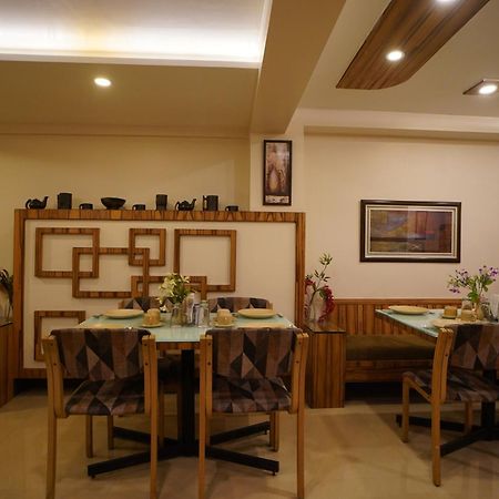 Hotel Gk Palace Бопал Екстериор снимка