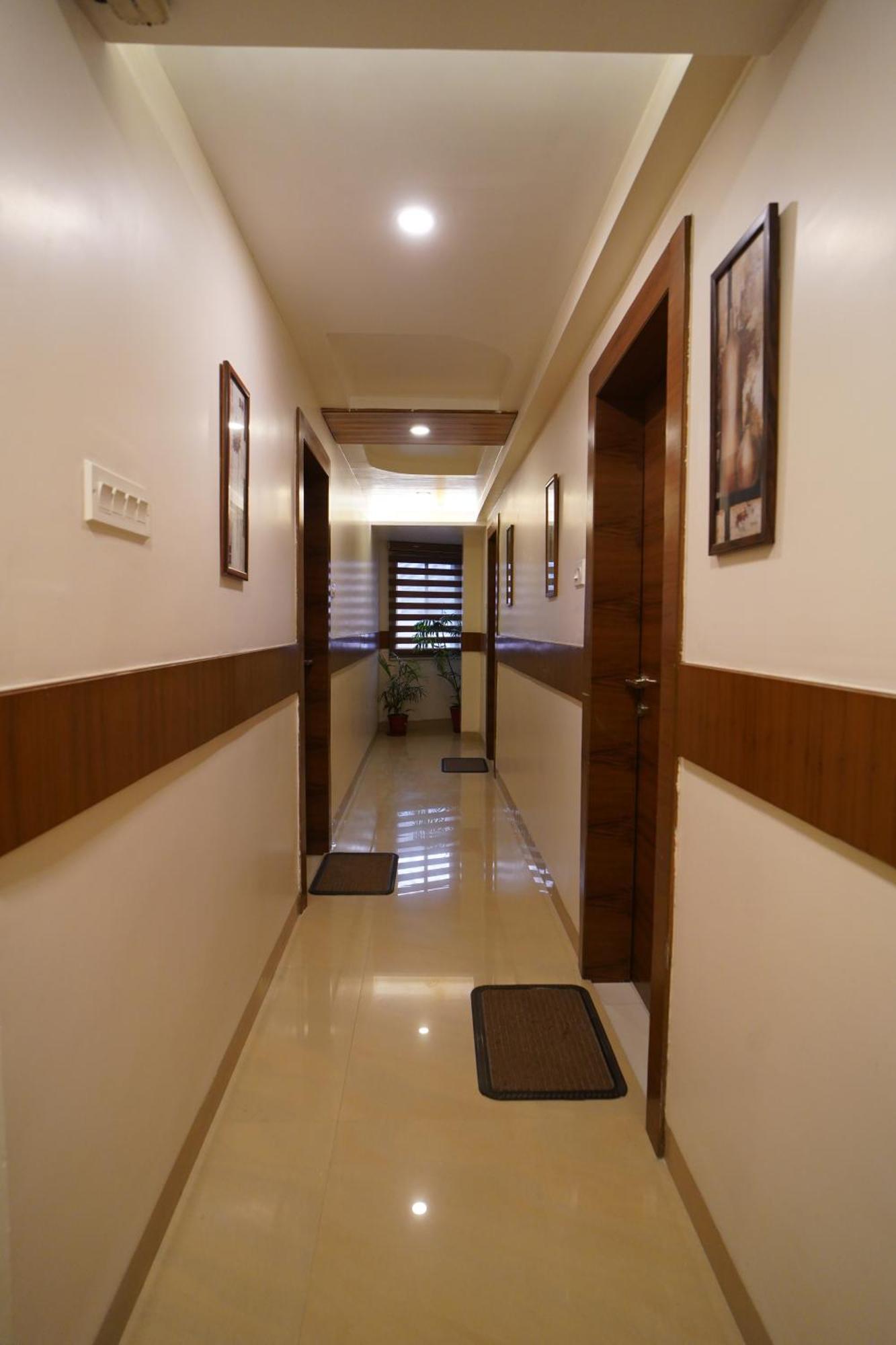 Hotel Gk Palace Бопал Екстериор снимка