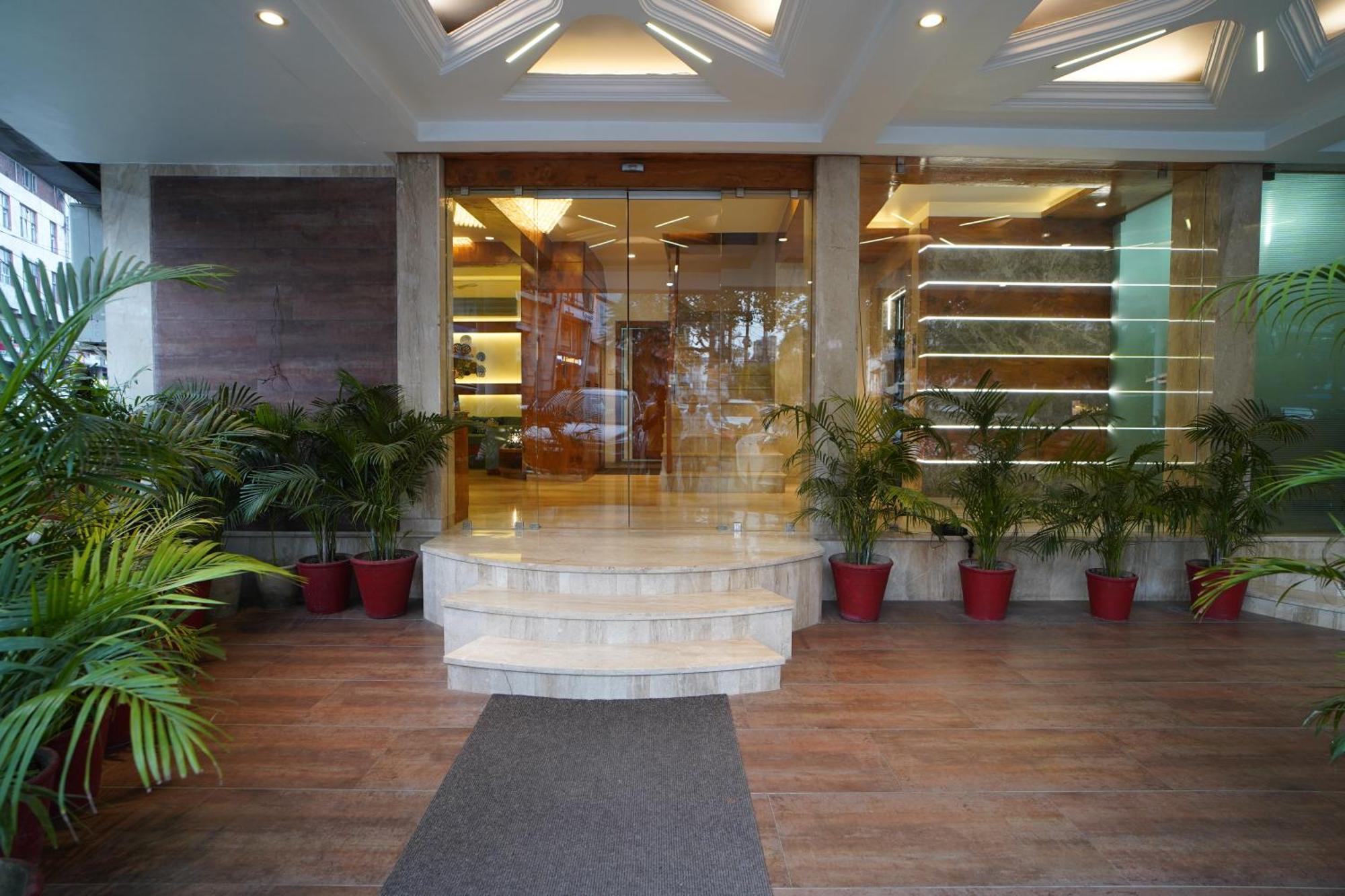 Hotel Gk Palace Бопал Екстериор снимка