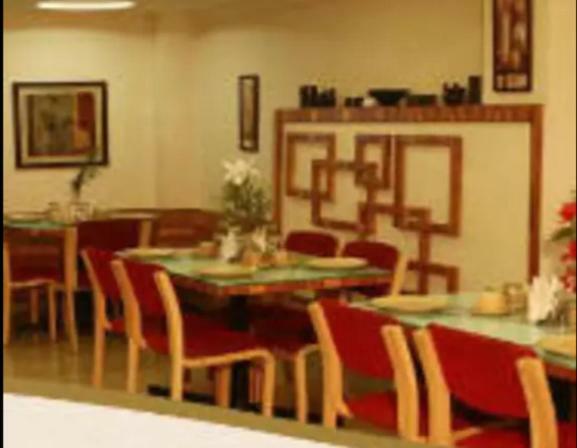 Hotel Gk Palace Бопал Екстериор снимка