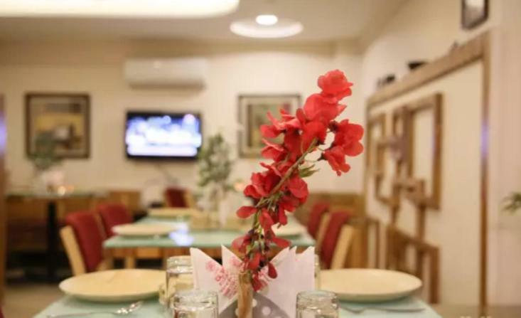 Hotel Gk Palace Бопал Екстериор снимка